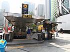 地下鉄１号線チョンガッ（鐘閣・Jonggak・131）駅３番出口を出て、そのまま直進。