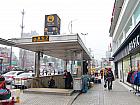 地下鉄３・６号線ヨンシンネ（延新内・Yeonsinnae・321/614）駅３番出口を出て、そのまま直進します。