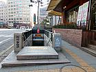地下鉄３・４号線チュンムロ（忠武路・Chungmuro・331/423）駅６番出口を出て、そのまま直進。