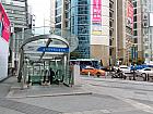 地下鉄２・４・５号線トンデムンヨクサムンファコンウォン（東大門歴史文化公園・Dongdaemun History&Culture Park・205/422/536）駅１２番出口を出て、すぐ左後ろ方向へ振り返り、