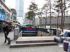 地下鉄１・４号線トンデムン（東大門・Dongdaemun・128/421）駅７番出口を出て、