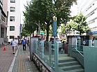 地下鉄２・４・５号線トンデムンヨクサムンファコンウォン（東大門歴史文化公園・Dongdaemun History&Culture Park・205/422/536）駅６番出口を出て、