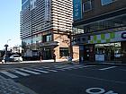 釜山駅を正面に右にある通り（東横インとコンビニの間）を右に曲がり