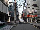 釜山観光ホテルを左に見ながら進み、次の角で右に曲がり、