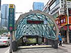 地下鉄２号線・新盆唐線カンナム（江南・Gangnam・222）駅１２番出口を出て、そのまま直進します。
