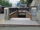地下鉄１・４号線・空港鉄道・京義線ソウリョッ（ソウル駅・Seoul Station・133/426/A01・P313）１２番出口を出てまっすぐ進み、