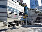地下鉄１・４号線・空港鉄道・京義線ソウルヨク（ソウル駅・Seoul Station・133/426/A01/P313）１１番出口を出て、右へ。