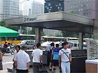 地下鉄１号線チョンガッ（鐘閣・Jonggak・131）駅の３番出口を出て道なりにまっすぐ行きます。