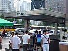 地下鉄１号線チョンガッ（鐘閣・Jonggak・131）駅３番出口を出て、まっすぐ大通り沿いを進みます。