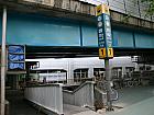 地下鉄４・９号線ドンジャッ（銅雀・Dongjyak・431/920）駅１番出口から出てすぐ左へ。