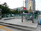 地下鉄５号線クァンファムン（光化門・Gwanghwamun・533）駅６番出口を出て、
