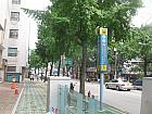 地下鉄２・４・５号線トンデムンヨクサムナコンウォン（東大門歴史文化公園・Dongdaemun History&Culcure Park・205/422/536）（旧東大門運動場）駅６番出口を出て、まっすぐ進みます。