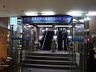 地下鉄１号線ナンポ（南浦・Nampo-）駅7番出口をでます。  
