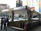地下鉄シンチョン（新村・Sinchon・240）駅２番出口を出て、