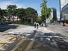 大きな横断歩道があるので（ソウル歴史博物館手前）左に曲がると