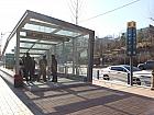地下鉄6号線ハンガンジン（漢江鎮）駅２番出口を出て、すぐ前にあるバス停からバス（１１０B）に乗り