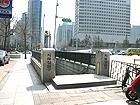 地下鉄３号線キョンボックン（景福宮・Gyongbokgung・327）駅３番出口を出て、