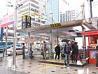 地下鉄４号線ミョンドン（明洞・Myeong-dong・424）６番出口を出て左に曲がり、