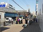 地下鉄３号線アックジョン（狎鴎亭・Apgujeong・336）駅3番出口から出てまっすく100mほど進み、