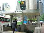 地下鉄２号線ウルチロイック（乙支路入口・Euljiro 1(il)-ga）駅６番出口を出てまっすぐ行き、