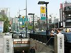 地下鉄６号線イテウォン（梨泰院・Itaewon･630）駅１番出口をでてそのまま進みます。