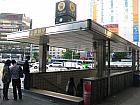 地下鉄シンチョン（新村・Sinchon・240）駅２番出口を出て