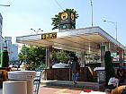 地下鉄２号線ウルチロサーガ（乙支路４街･Euljiro4(sa)-ga･204）駅６番出口を出て、大通りに沿ってそのまま進みます。