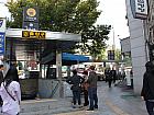 地下鉄１号線チョンノオーガ（鍾路５街・Jongro 5(o)-ga・129）駅８番出口を出てまっすぐ行きます。