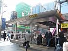 地下鉄４号線ミョンドン（明洞・Myeong-dong・424）駅６番出口を出たら、すぐ左に進みます。