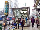 地下鉄３・６号線ヨンシンネ（延新内・Yeonsinnae・321/614）駅２番出口を出てまっすぐ進みます。