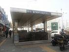 地下鉄２・５号線ウルチロサーガ（乙支路４街・Euljiro 4(sa)-ga・204/535）駅７番出口を出て、道なりに１５０ｍほど進み、