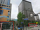 地下鉄4号線 会賢駅7番出口を出て、すぐ左に進み、横断歩道を渡った先、新世界百貨店の裏の広場が集合場所です。