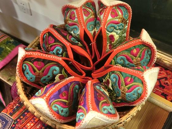 セミアンティーク？ミャオ族の前掛け セミアンティーク？ミャオ族の前掛け