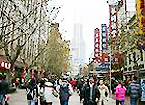 南京東路歩行街を西へ進みます。