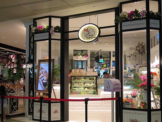 ハローキティカフェ「Hello Kitty Orchid Garden」～行列は続く・・・ | シンガポールナビ