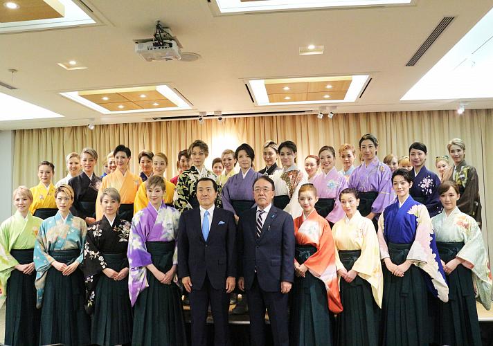 宝塚歌劇団in台湾 TAKARAZUKA in TAIWAN 2018 Stage & Document｜宝塚歌劇を