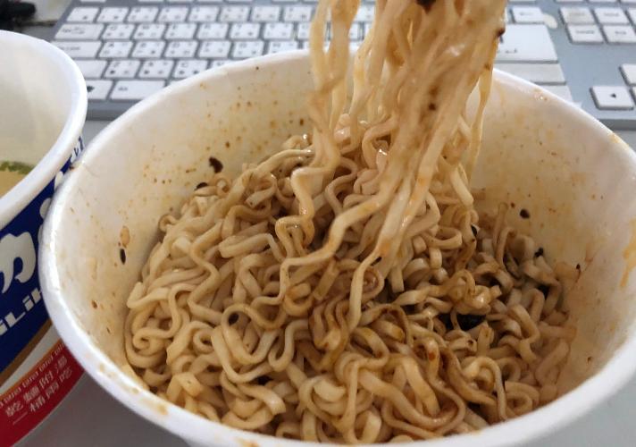 1度に2度美味しい、台湾のカップ麺、「維力炸醬麵」を食べる！ | 台北ナビ