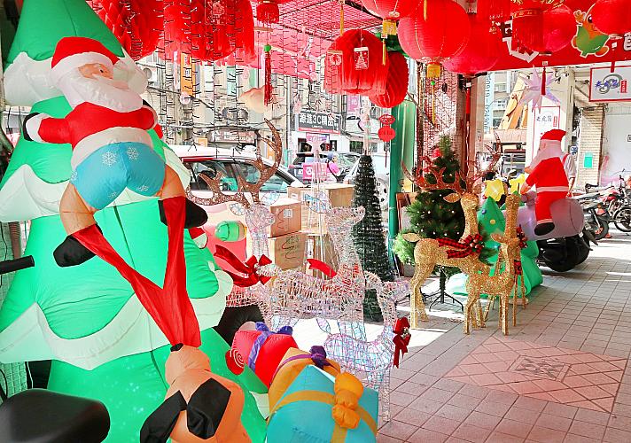台湾ショッピング】台北でクリスマスグッズを手に入れるなら、後火車站