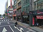 天津街の手前の見美側にあります。徒歩7分ほど。